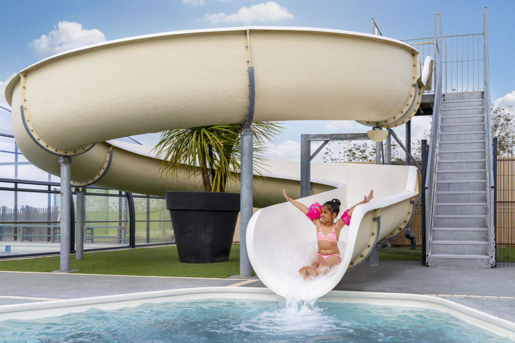 Personnes qui descend du toboggans au camping la Belle-Henriette